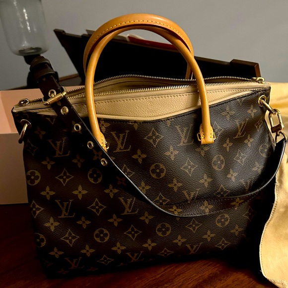 Authentic Louis Vuitton Grand Palais Handbag - Picture 1 of 7